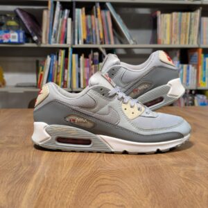 🔥 Nike Air Max 90 Light Smoke Grey Red Size 10 – Pre-Owned 🔥