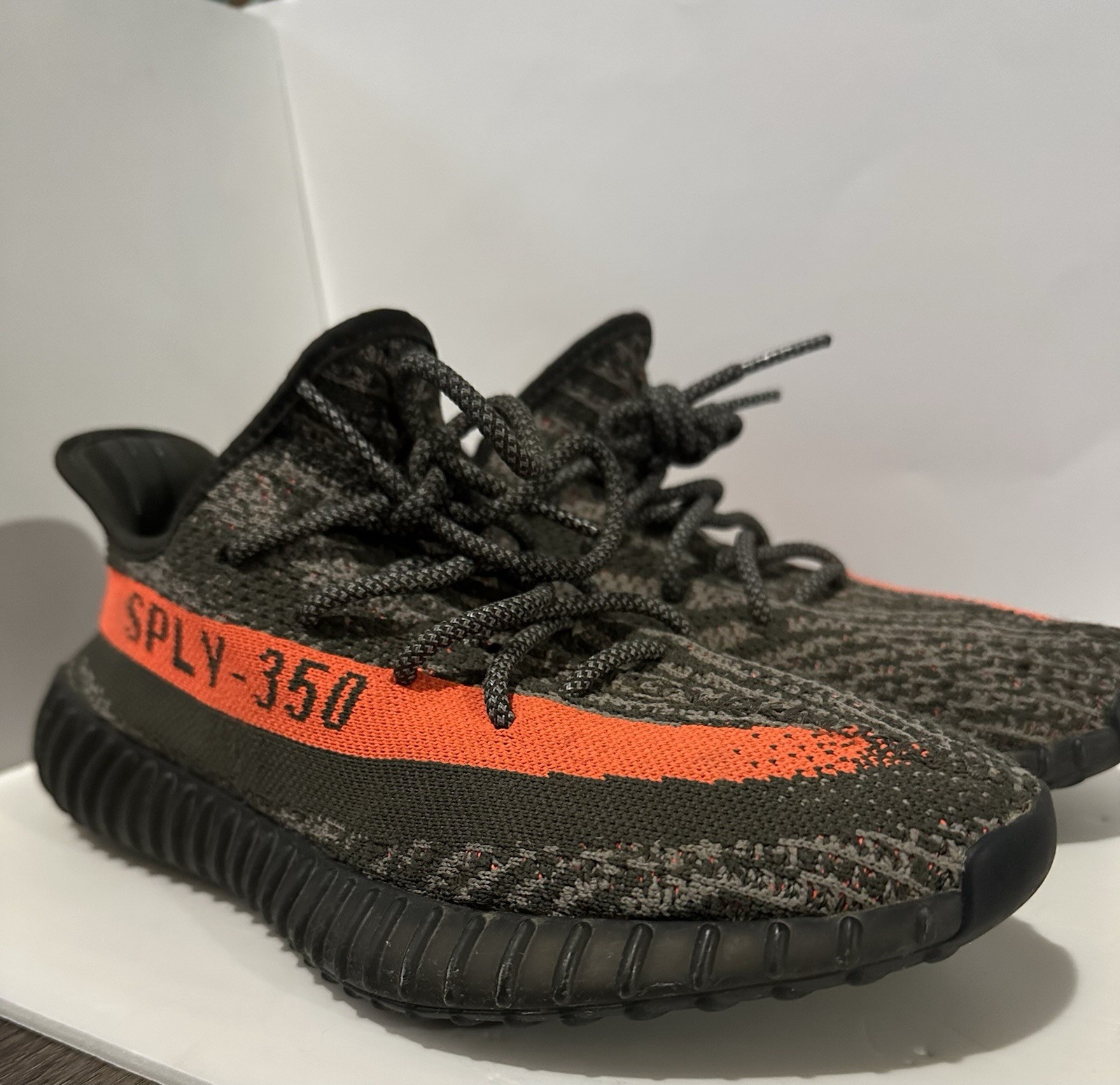 USED Adidas Yeezy Boost 350 V2 Carbon Beluga HQ7045 (Men 8) (Women 9.5) USED Adidas Yeezy Boost 350 V2 Carbon Beluga HQ7045 (Men 8) (Women 9.5)