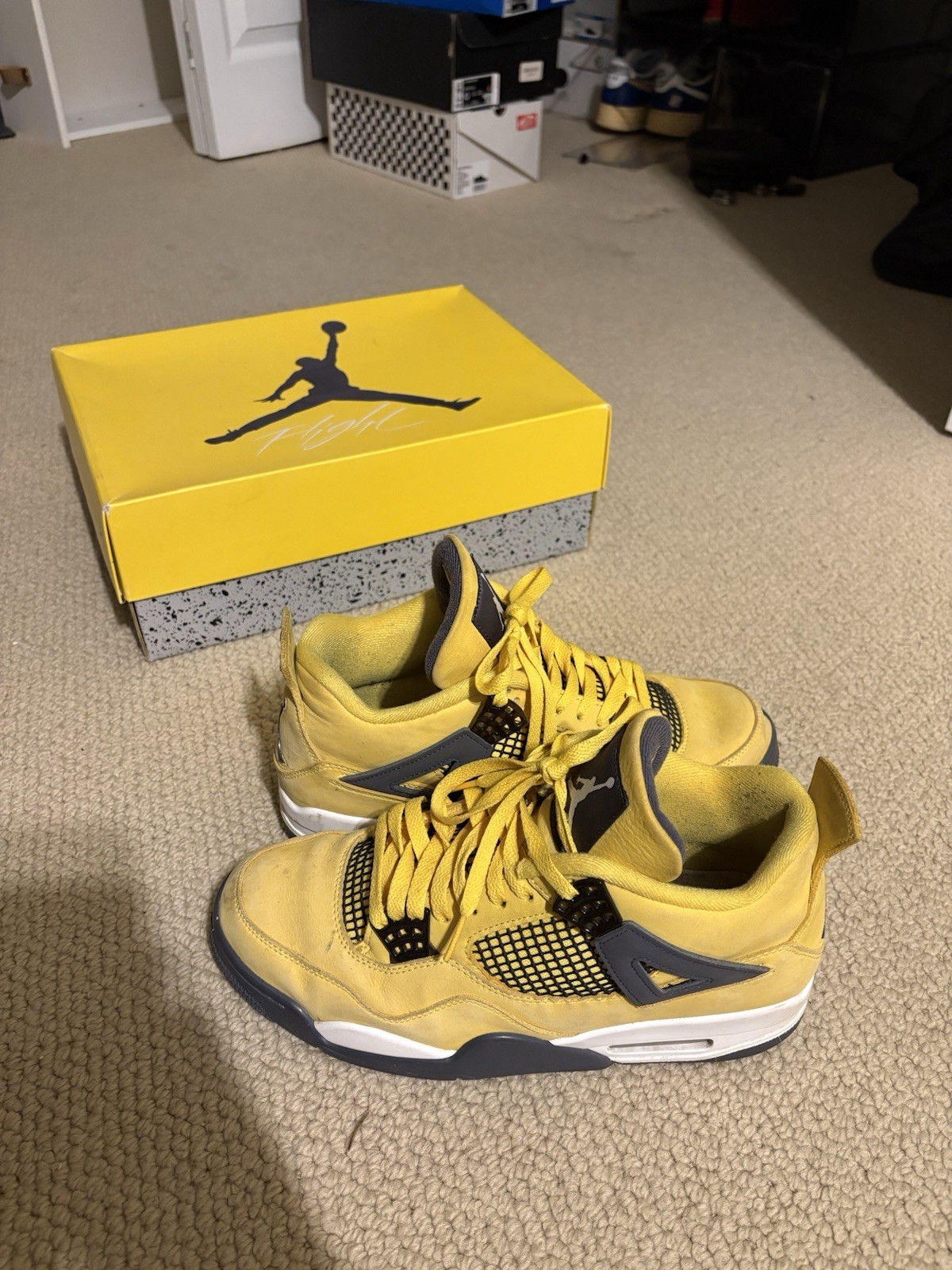 Size 10 - Jordan 4 Retro Mid Lightning Size 10 - Jordan 4 Retro Mid Lightning - Image 2