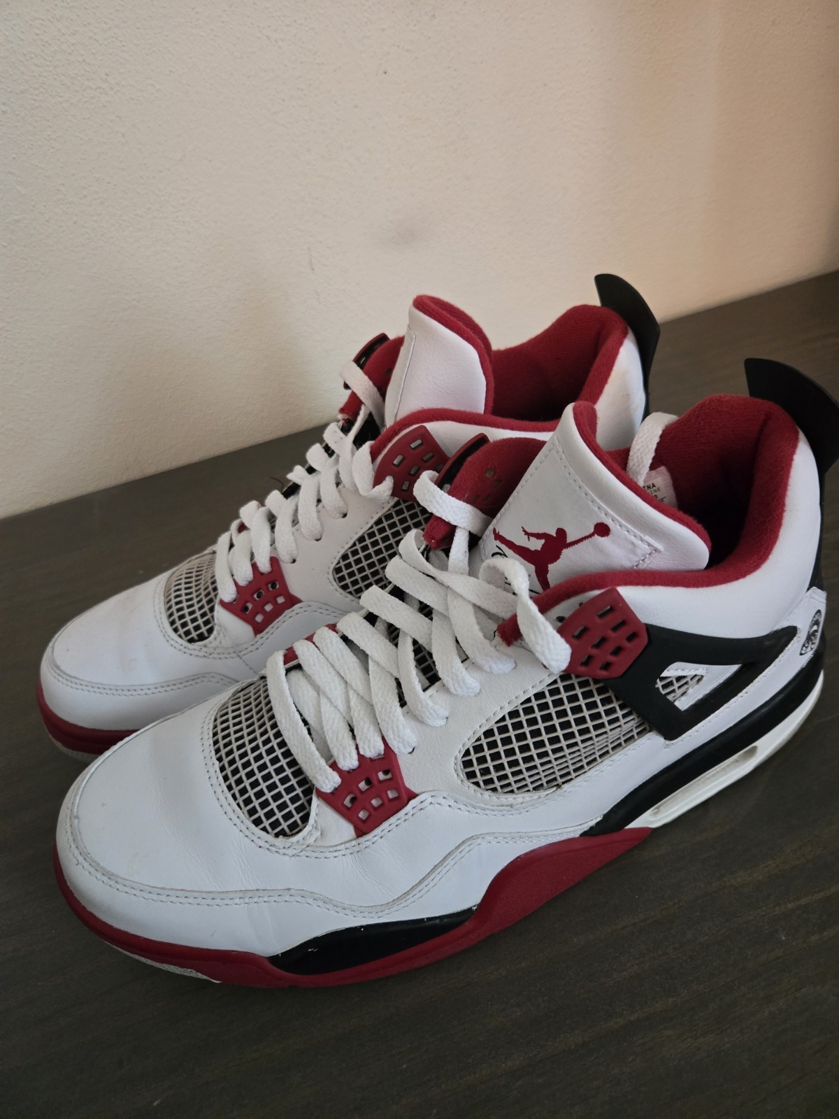 Air Jordan 4 Fire Red Retro Size 10 Mens White Black Sneakers 2004 308497-162 Air Jordan 4 Fire Red Retro Size 10 Mens White Black Sneakers 2004 308497-162