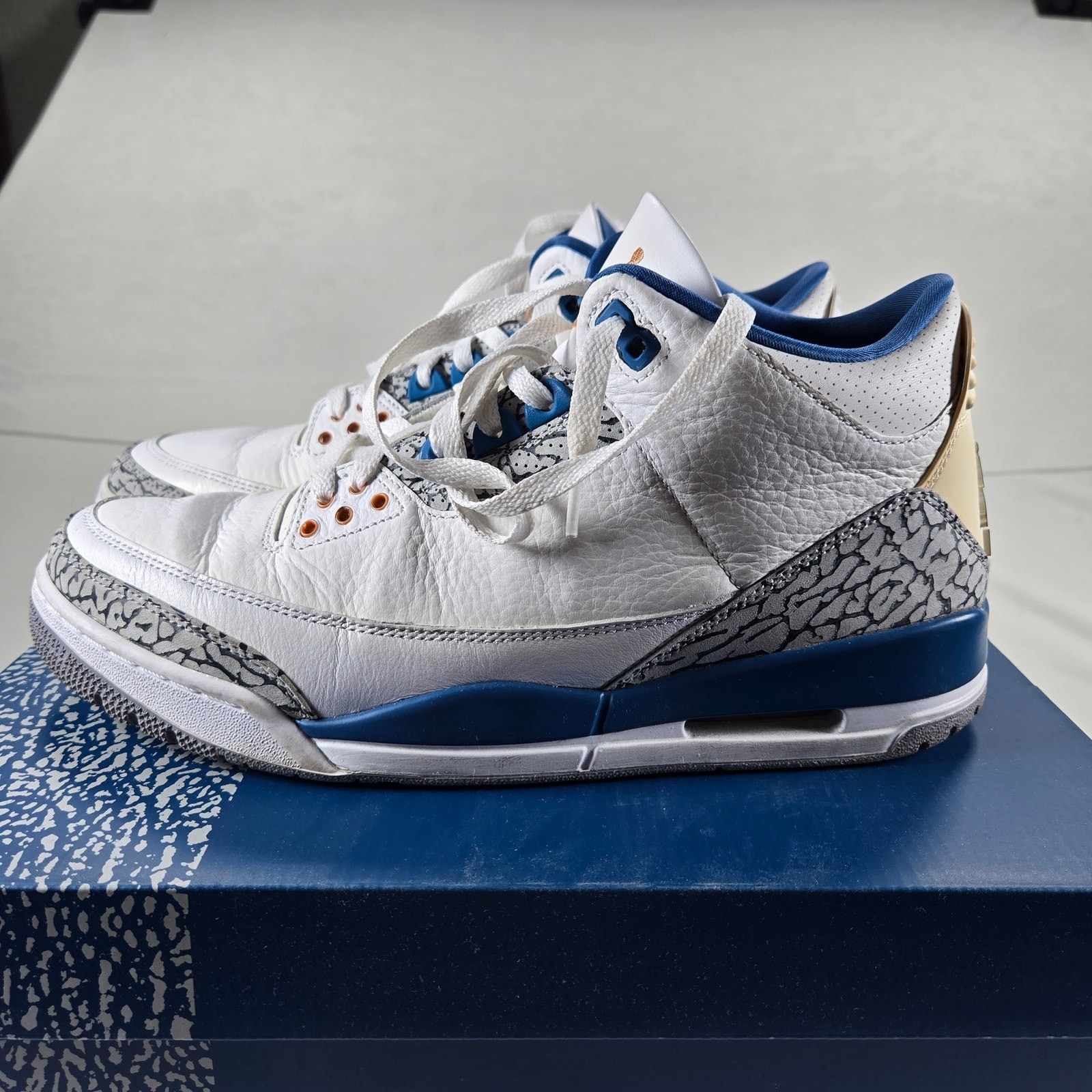Nike Air Jordan 3 Retro "Washington Wizards" White Blue Athletic Shoe Size 11 Nike Air Jordan 3 Retro "Washington Wizards" White Blue Athletic Shoe Size 11 - Image 2