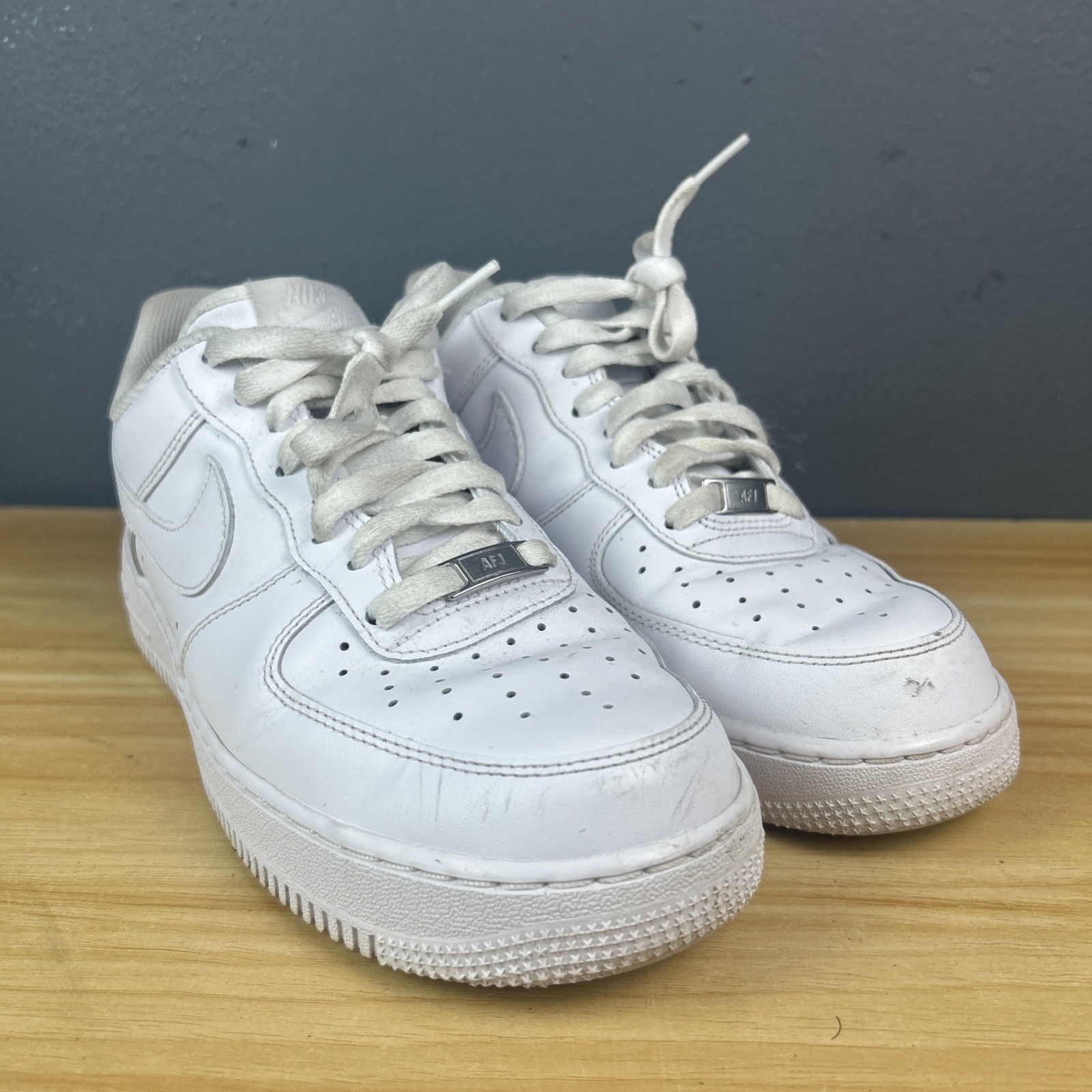 Nike Air Force 1 '07 Low Mens Size 8.5 White Athletic Lifestyle Shoes Sneakers Nike Air Force 1 '07 Low Mens Size 8.5 White Athletic Lifestyle Shoes Sneakers - Image 2