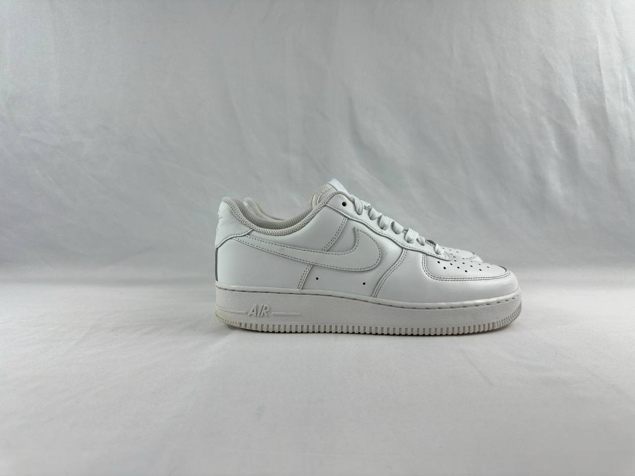 Nike Air Force 1 '07 'Triple White' CW2288-111 Men's Size 8.5 Nike Air Force 1 '07 'Triple White' CW2288-111 Men's Size 8.5