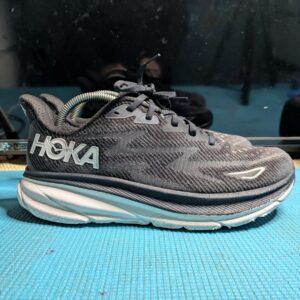 men's hoka clifton 9 black/white max cushioned lightweight running shoes 10.5d