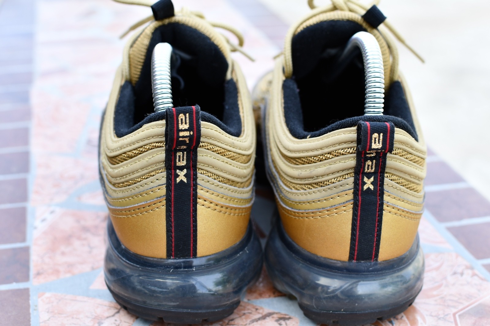 nike air vapormax 97 metallic gold black red mens 8 sneakers aj7291 700 retro nike air vapormax 97 metallic gold black red mens 8 sneakers aj7291 700 retro