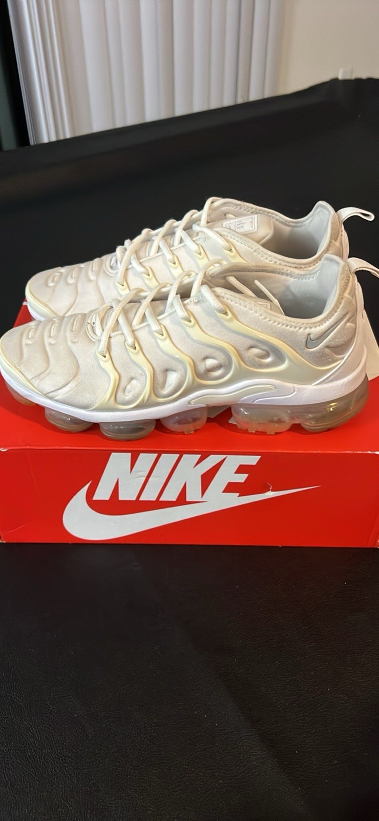 size 9.5 nike air vapormax plus white size 9.5 nike air vapormax plus white
