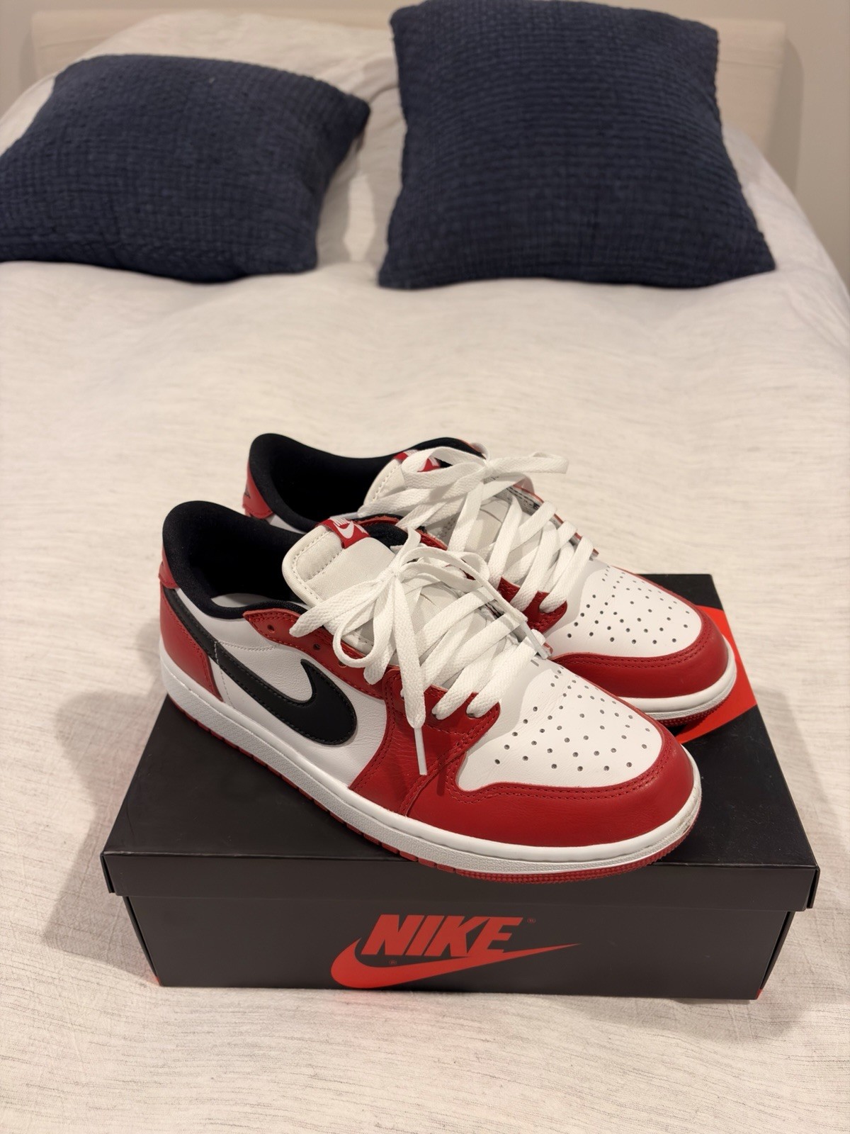 nike air jordan 1 retro low og chicago size 8.5 worn 1x nike air jordan 1 retro low og chicago size 8.5 worn 1x