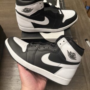 size 10.5 air jordan 1 retro og high black white 2.0. damaged box