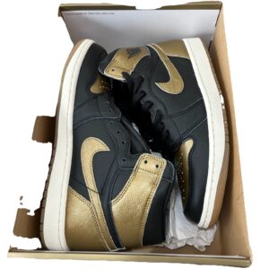 new nike air jordan 1 retro high og men’s sneakers sz 9.5 black/gold dz5485 071