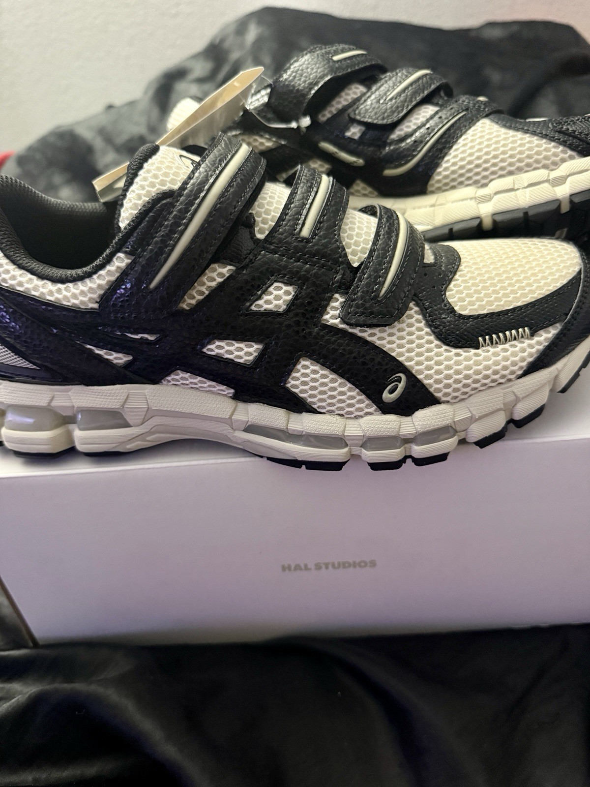 asics hal studios gel kayano 20 bone white/black men's sneakers 1203a499 250 asics hal studios gel kayano 20 bone white/black men's sneakers 1203a499 250