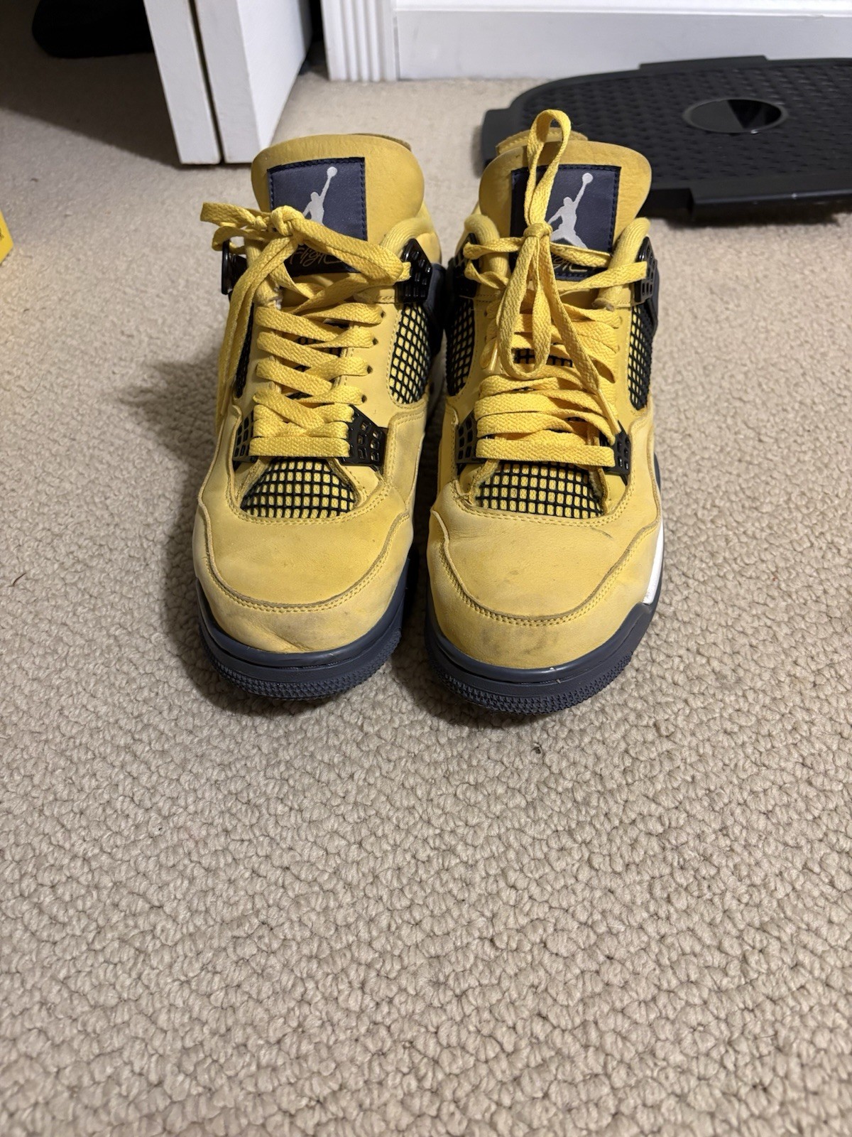 Size 10 - Jordan 4 Retro Mid Lightning Size 10 - Jordan 4 Retro Mid Lightning