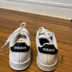 adidas women’s white/black 3 stripe low top lace up sneakers style f36492 size 9