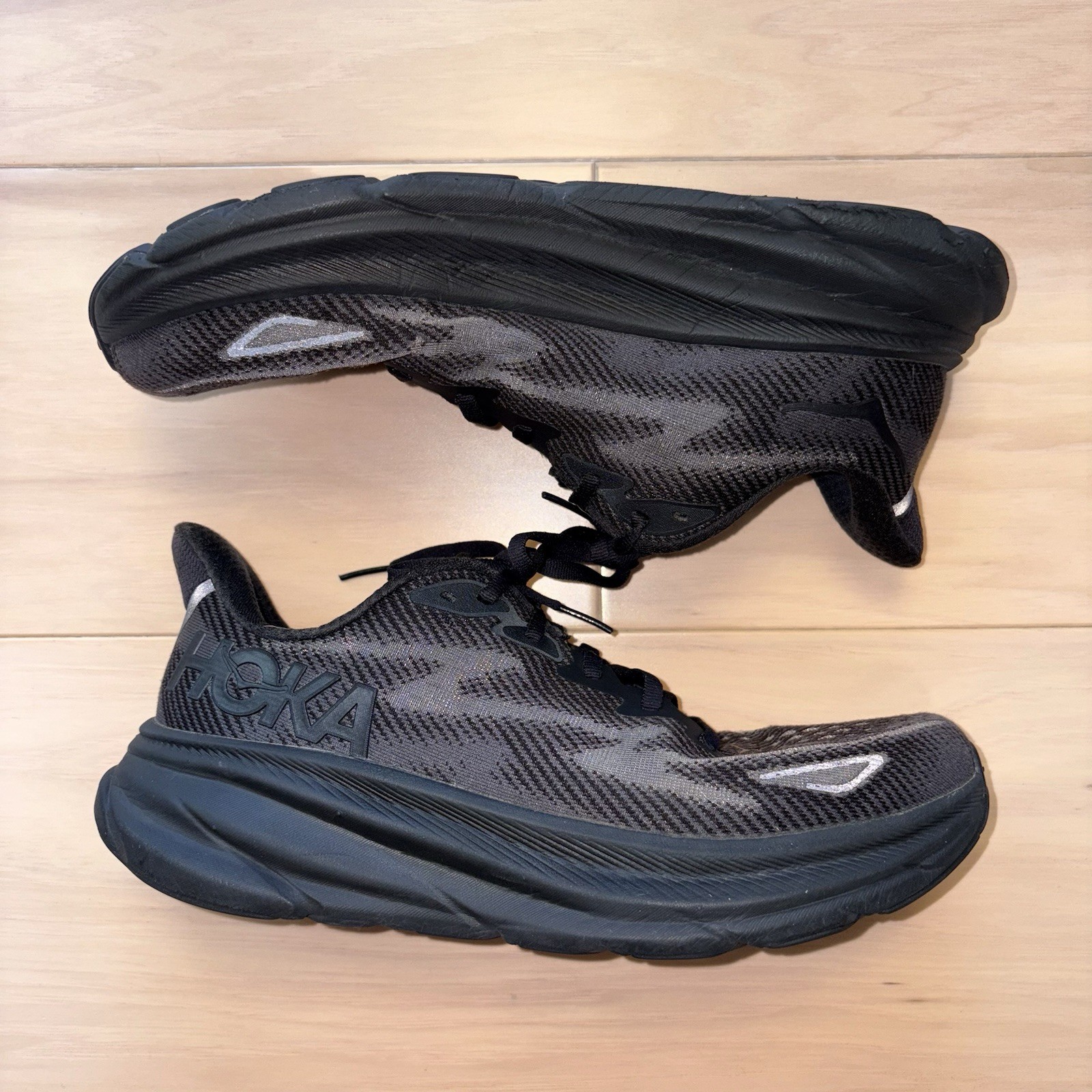 hoka one one clifton 9 triple black men’s size 9 d running walking shoes hoka one one clifton 9 triple black men’s size 9 d running walking shoes