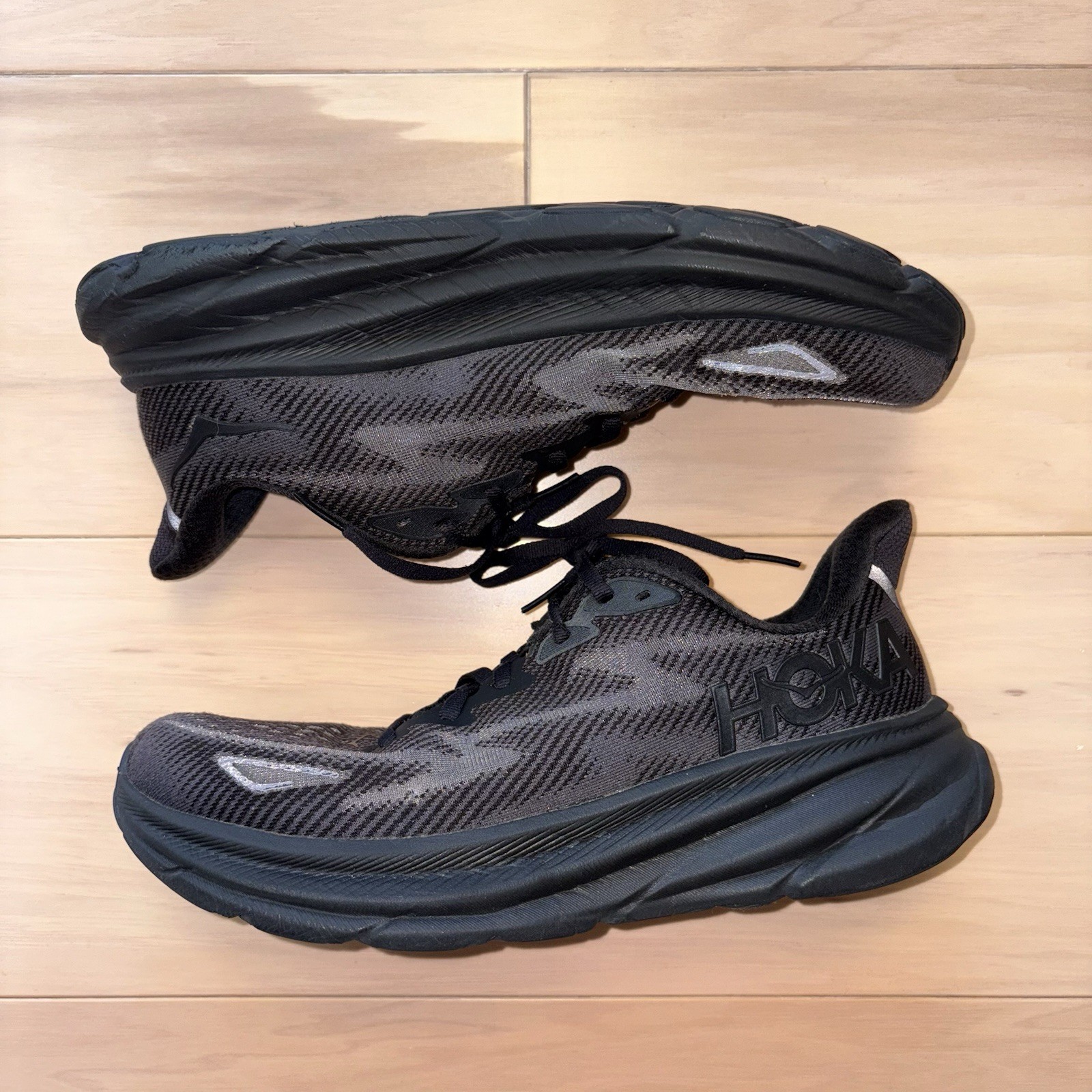 hoka one one clifton 9 triple black men’s size 9 d running walking shoes hoka one one clifton 9 triple black men’s size 9 d running walking shoes