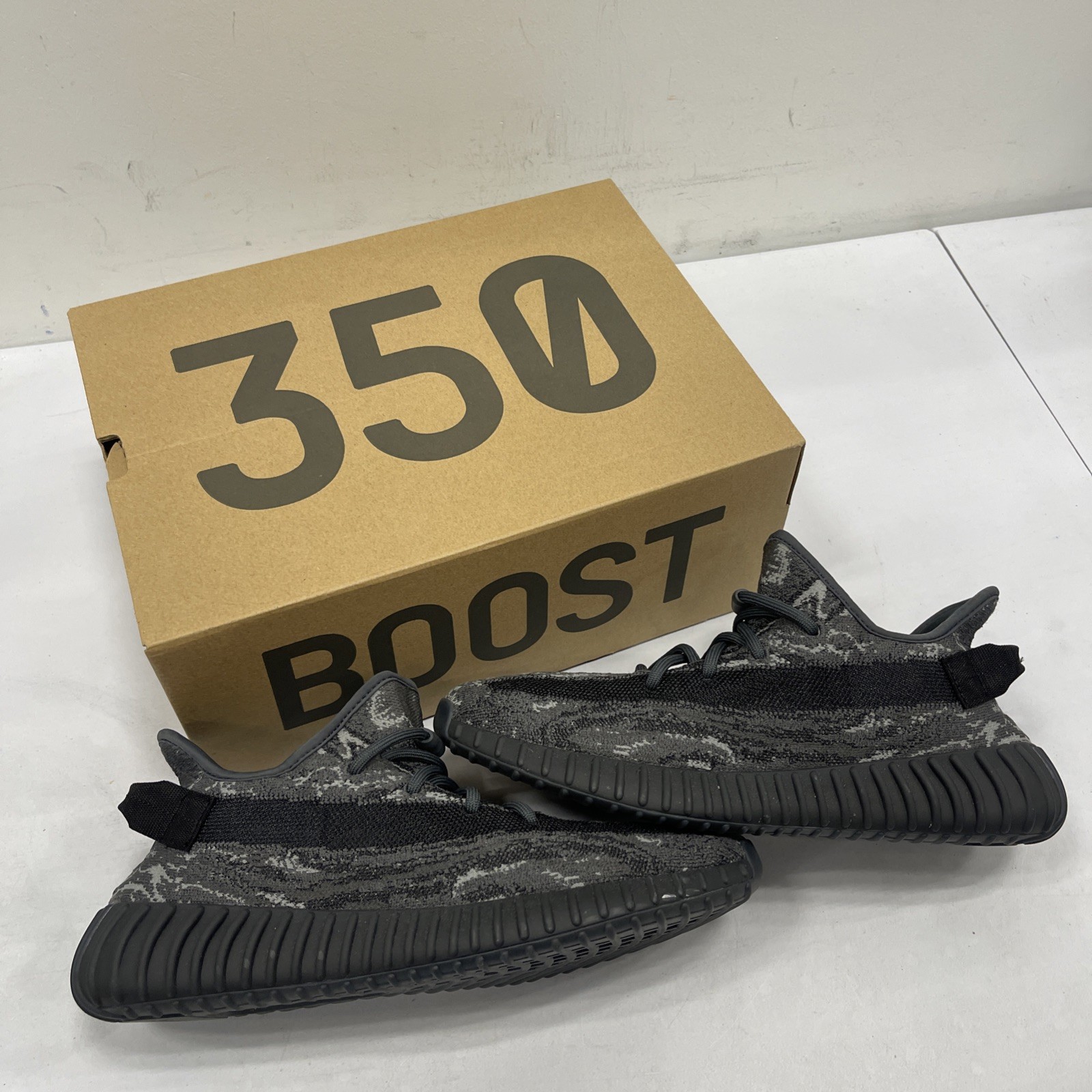 adidas Yeezy Boost 350 V2 MX Dark Salt-Very Clean-Size 8.5 adidas Yeezy Boost 350 V2 MX Dark Salt-Very Clean-Size 8.5