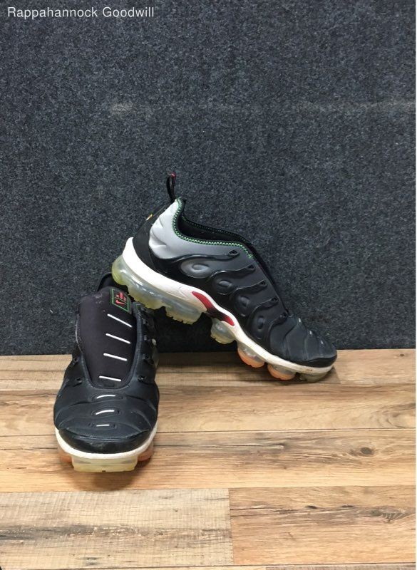 nike air vapormax plus worldwide black crimson green running shoes size 11.5 nike air vapormax plus worldwide black crimson green running shoes size 11.5
