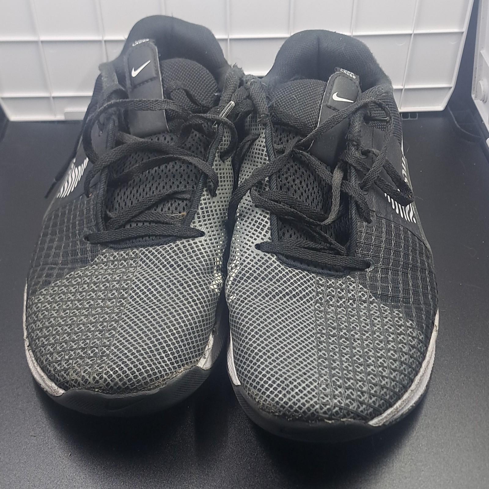 Nike Metcon 8 Dark Smoke Grey Black Mesh Low Top Sneaker DO9328-001 Men's Nike Metcon 8 Dark Smoke Grey Black Mesh Low Top Sneaker DO9328-001 Men's - Image 2