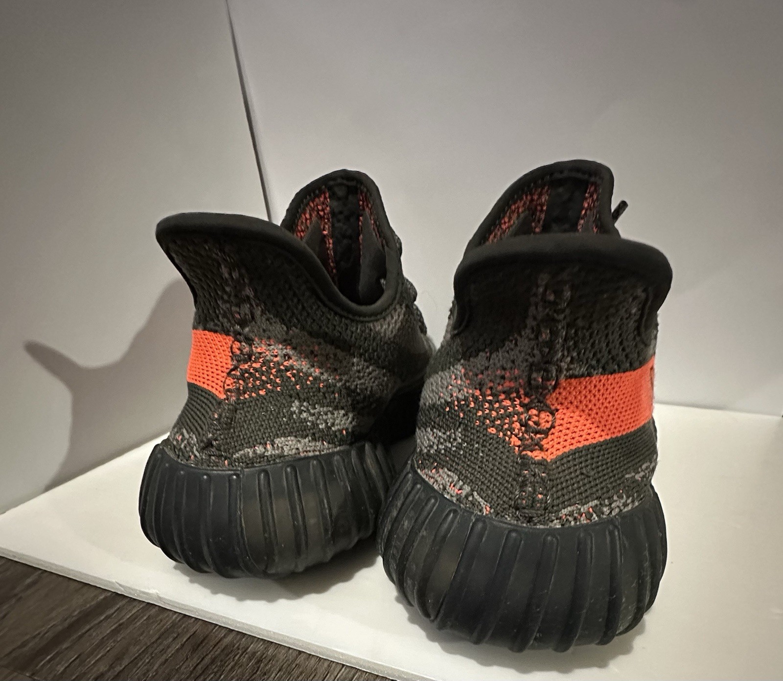 USED Adidas Yeezy Boost 350 V2 Carbon Beluga HQ7045 (Men 8) (Women 9.5) USED Adidas Yeezy Boost 350 V2 Carbon Beluga HQ7045 (Men 8) (Women 9.5) - Image 3