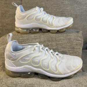 Nike Air VaporMax Plus Men’s Triple White Sneakers Style #924453-100 Size 10