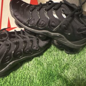Nike Air Vapormax Plus Triple Black Lace Up Athletic Sneakers for Men