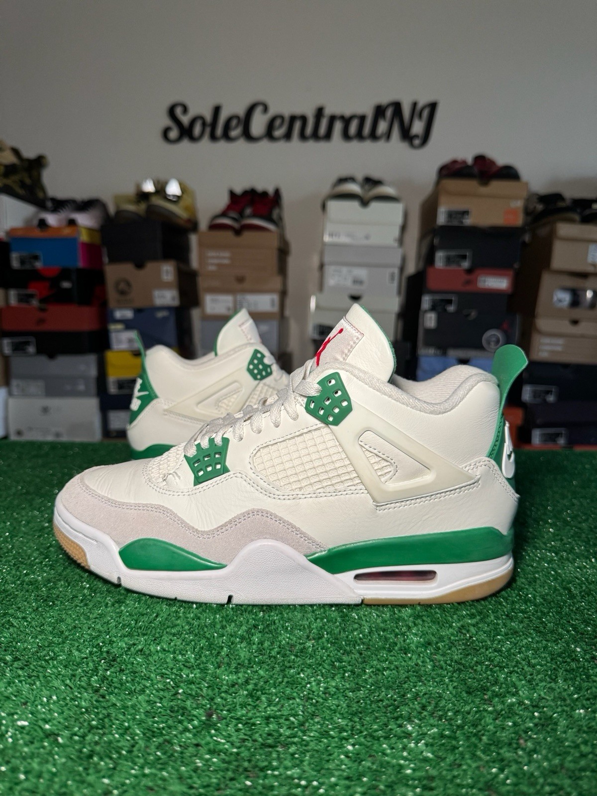 jordan 4 retro sb pine green, size 9, lightly worn jordan 4 retro sb pine green, size 9, lightly worn