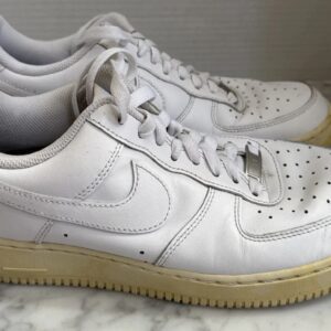 nike air force 1 low '07 white (pre loved yellowing soles) size 8.5