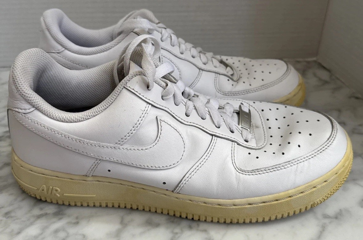 nike air force 1 low '07 white (pre loved yellowing soles) size 8.5 nike air force 1 low '07 white (pre loved yellowing soles) size 8.5