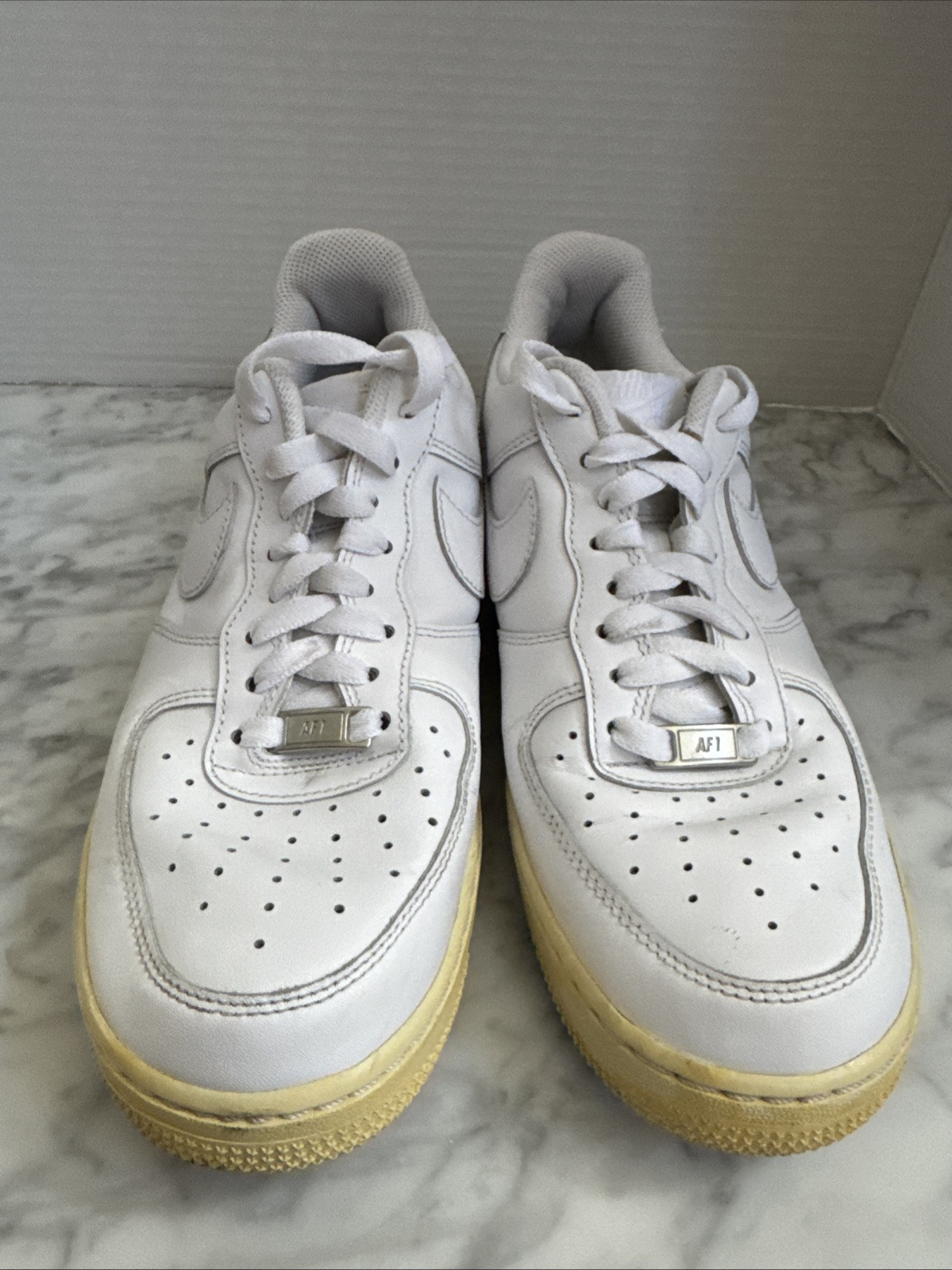 nike air force 1 low '07 white (pre loved yellowing soles) size 8.5 nike air force 1 low '07 white (pre loved yellowing soles) size 8.5