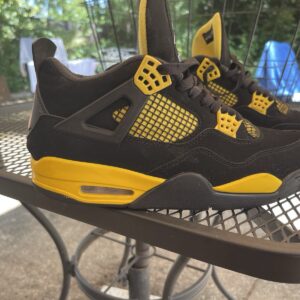 air jordan 4 thunder men's sneakers retro, size 10, yellow/black