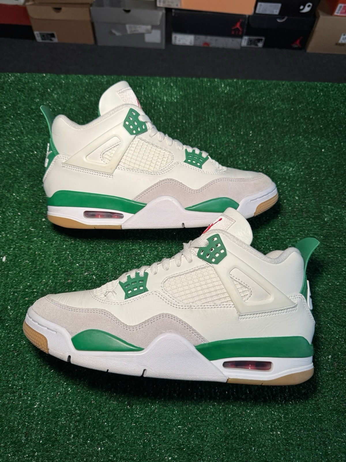 jordan 4 retro sb pine green, size 9, lightly worn jordan 4 retro sb pine green, size 9, lightly worn