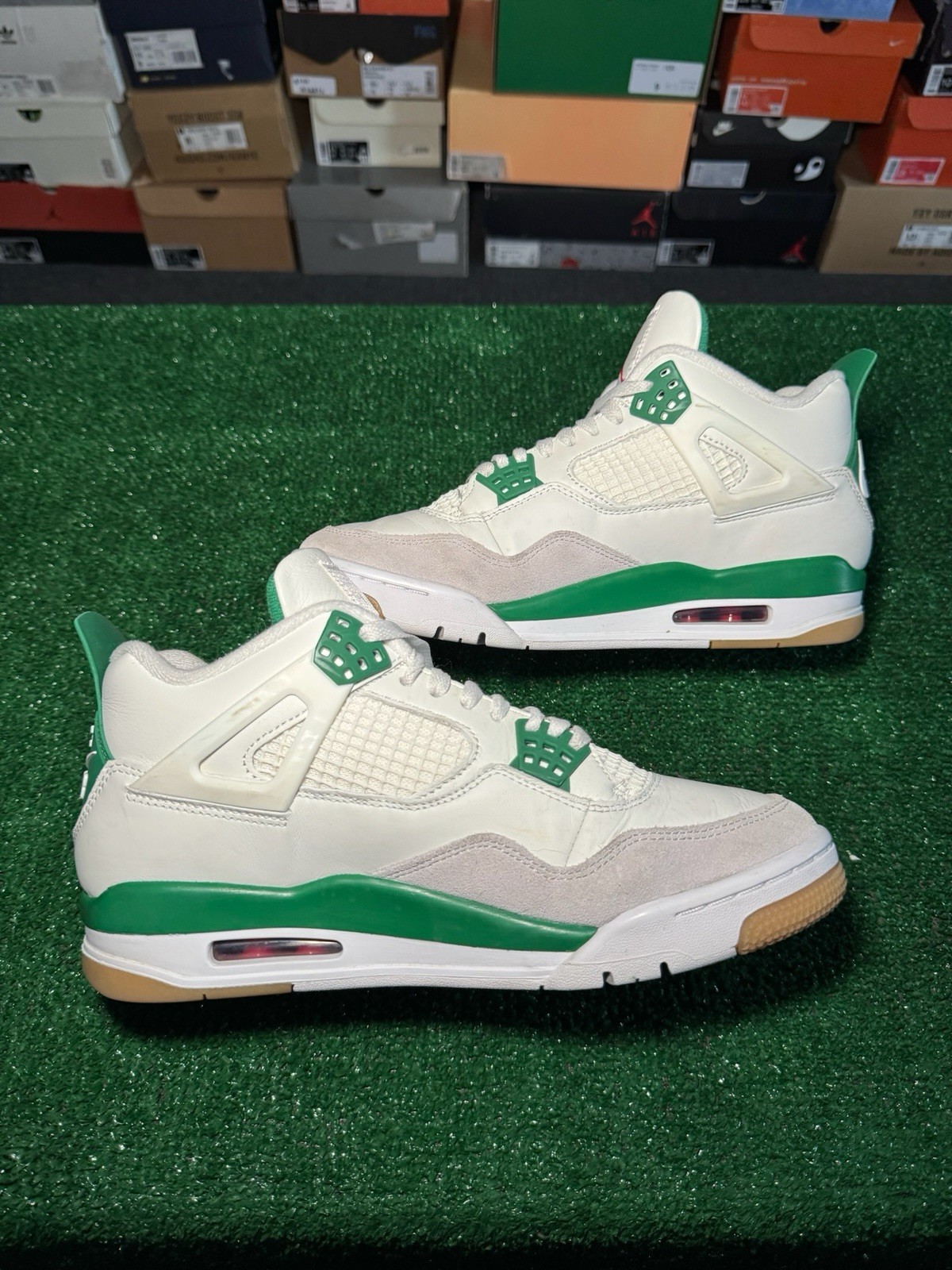 jordan 4 retro sb pine green, size 9, lightly worn jordan 4 retro sb pine green, size 9, lightly worn
