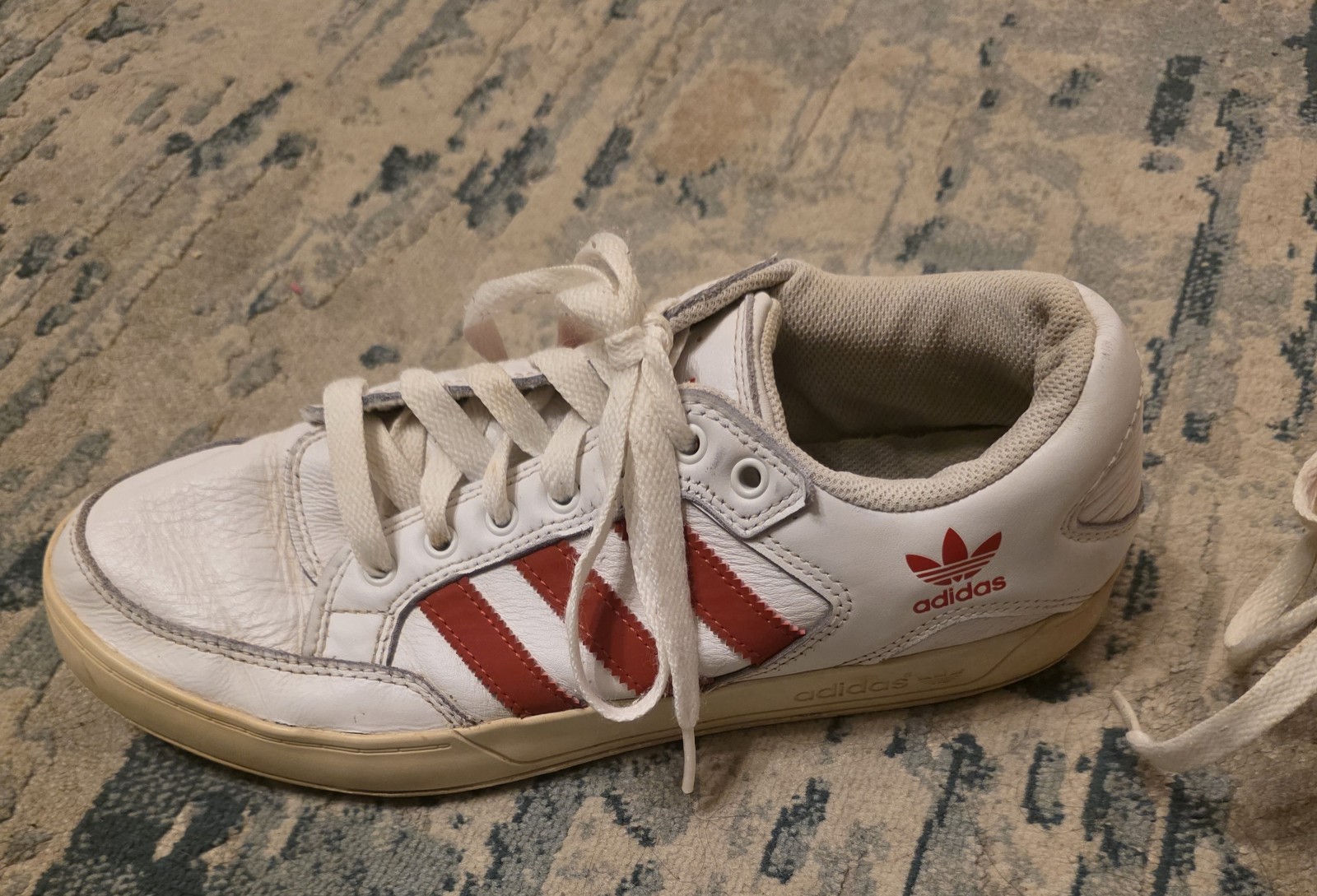 adidas white red striped men's low top athletic sneakers leather fx5033 size 9 adidas white red striped men's low top athletic sneakers leather fx5033 size 9