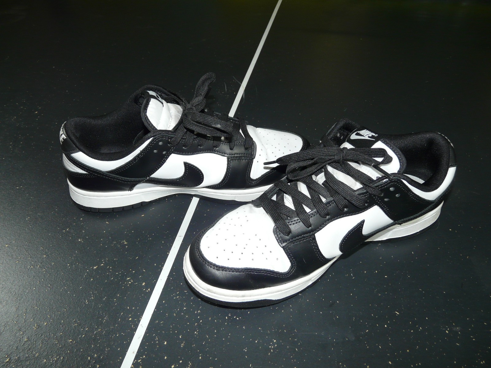 nike dunk low sneakers shoes retro panda white black men’s 10 | dd1391 100 nike dunk low sneakers shoes retro panda white black men’s 10 | dd1391 100