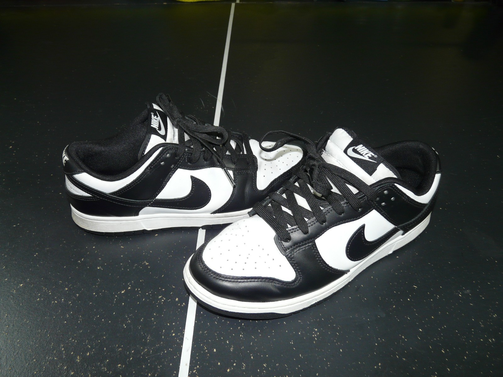 nike dunk low sneakers shoes retro panda white black men’s 10 | dd1391 100 nike dunk low sneakers shoes retro panda white black men’s 10 | dd1391 100
