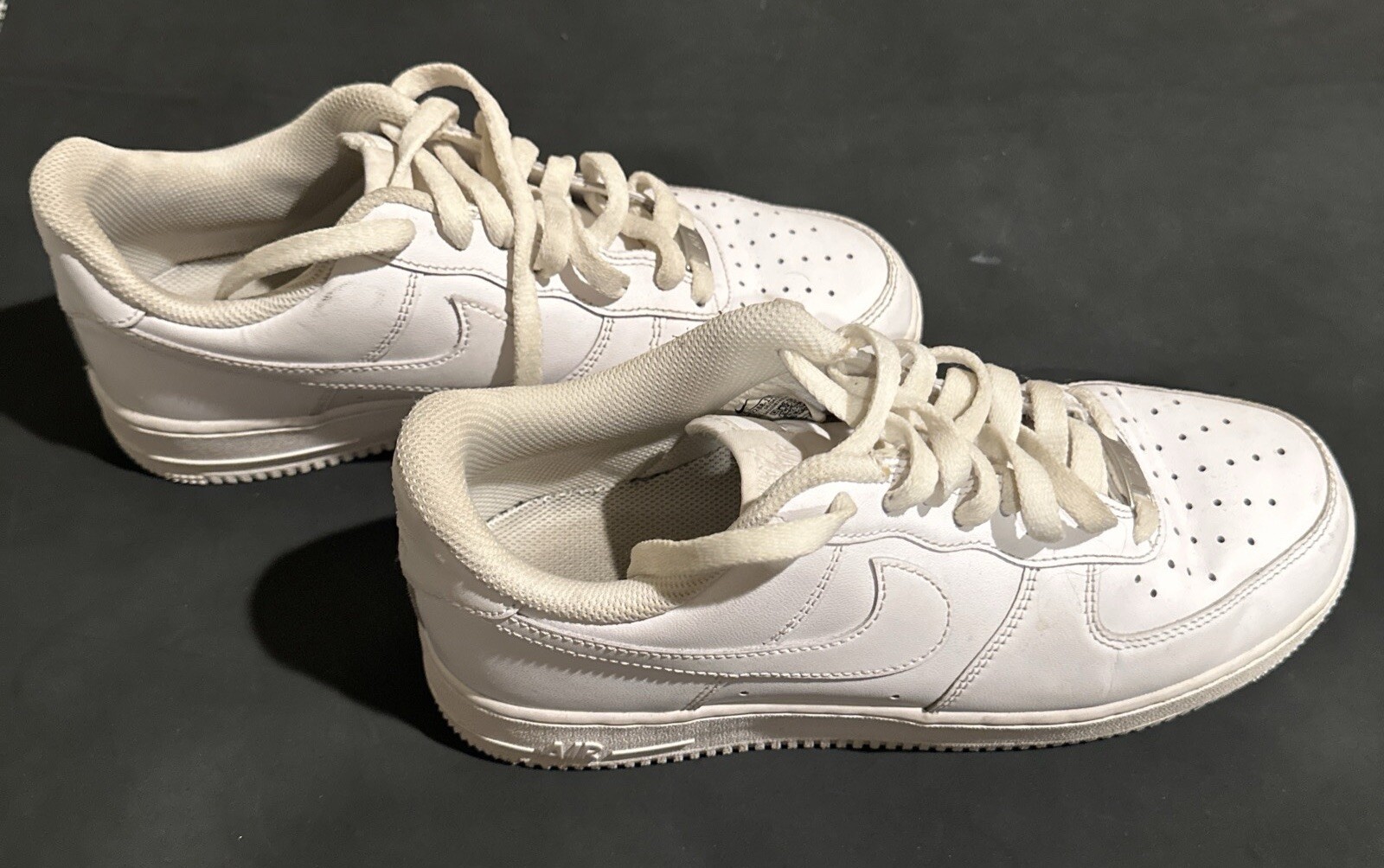 size 8 nike air force 1 '07 low triple white size 8 nike air force 1 '07 low triple white