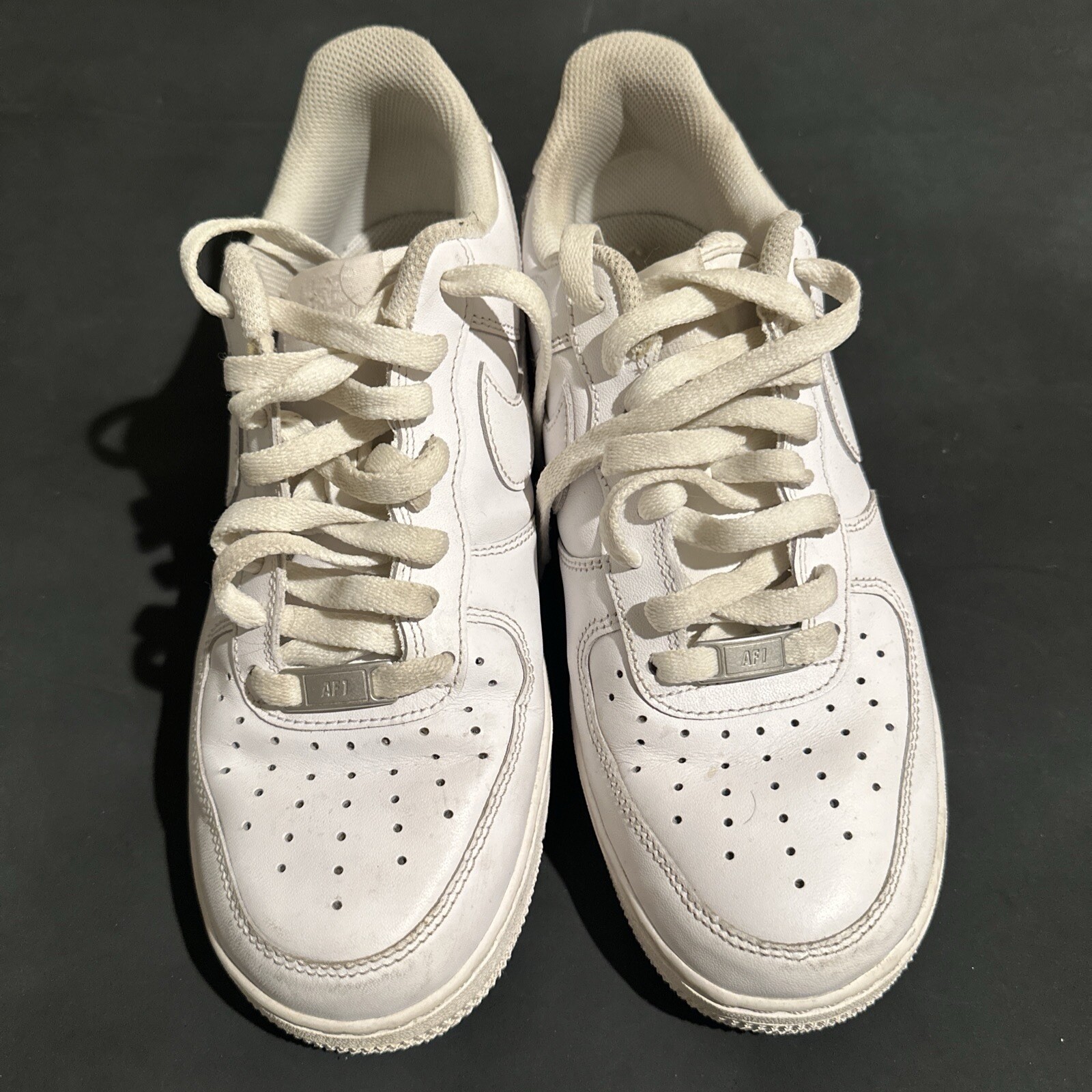 size 8 nike air force 1 '07 low triple white size 8 nike air force 1 '07 low triple white
