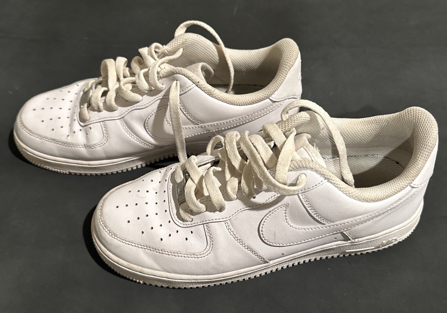 size 8 nike air force 1 '07 low triple white size 8 nike air force 1 '07 low triple white