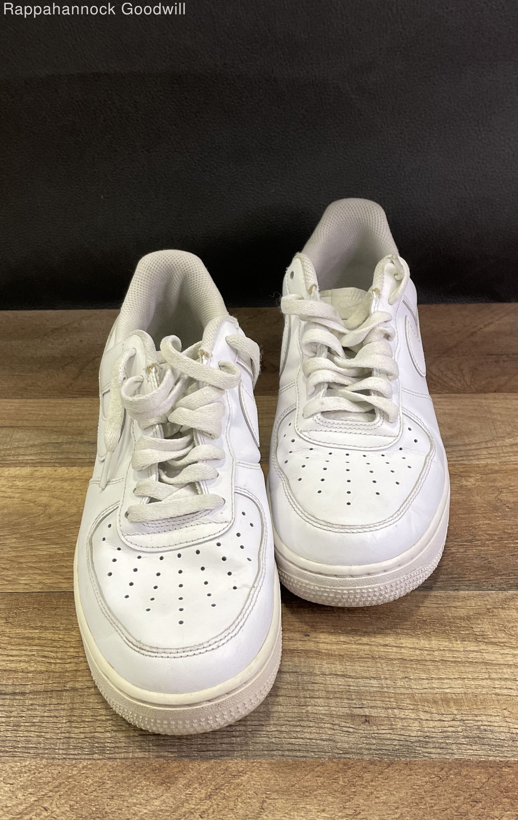 nike air force 1 '07 low triple white sneakers men's size 8.5 nike air force 1 '07 low triple white sneakers men's size 8.5