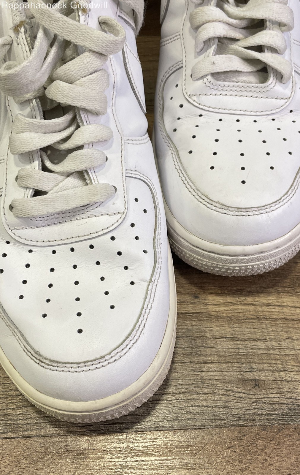 nike air force 1 '07 low triple white sneakers men's size 8.5 nike air force 1 '07 low triple white sneakers men's size 8.5