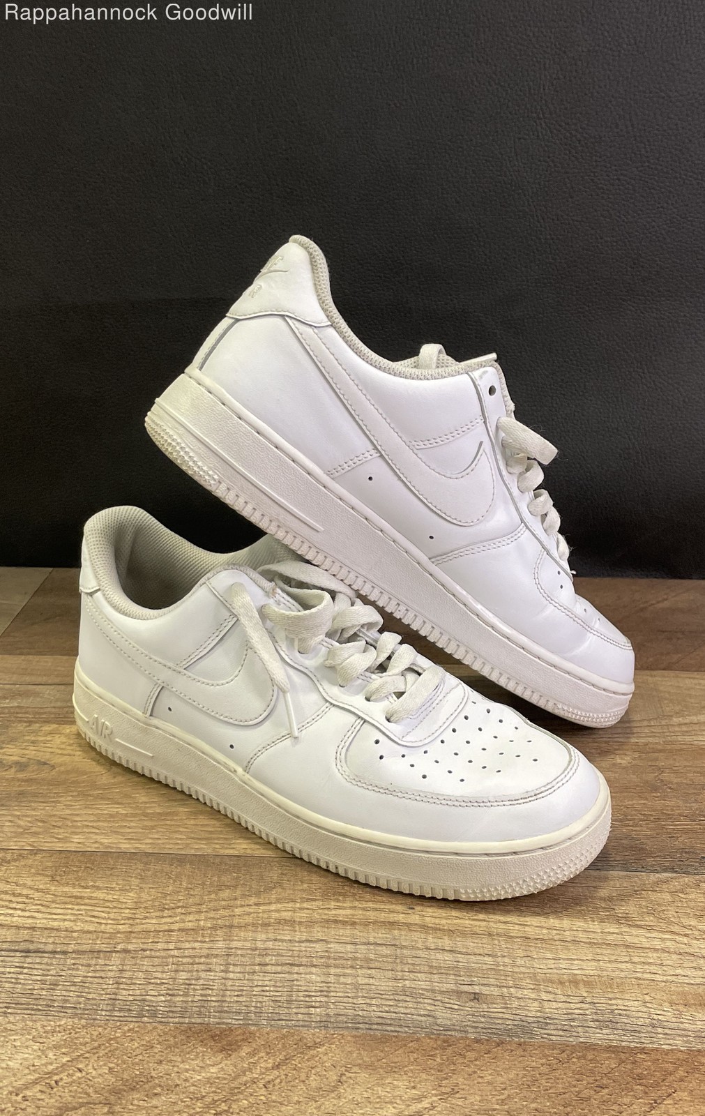 nike air force 1 '07 low triple white sneakers men's size 8.5 nike air force 1 '07 low triple white sneakers men's size 8.5