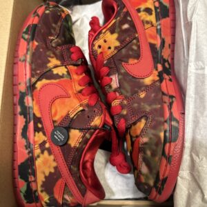 size 8 the wizard of oz x nike dunk sb low poppy field