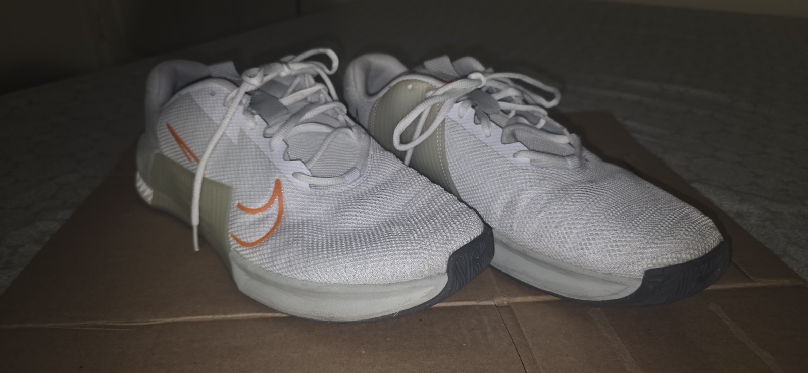 nike metcon 9 men's low top lace up sneakers white bright mandarin dz2617 101 nike metcon 9 men's low top lace up sneakers white bright mandarin dz2617 101