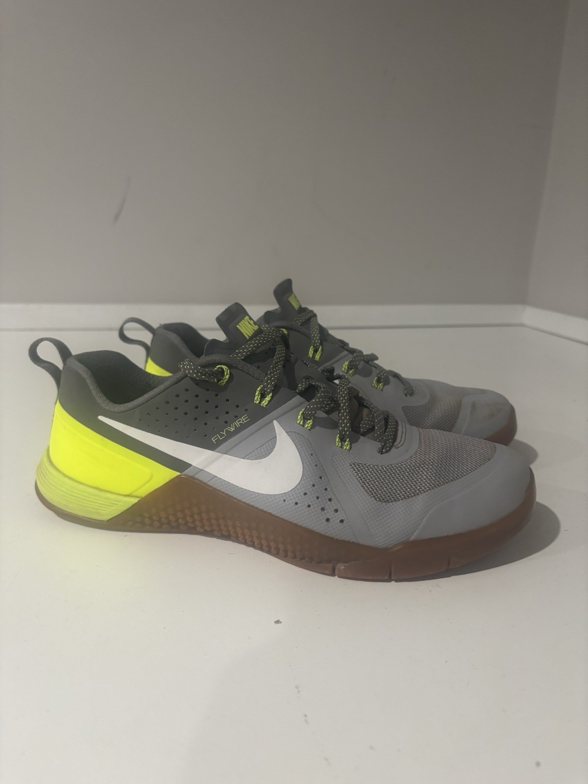 nike metcon weight lifting shoe, mens size 9, gray neon tan, great condition nike metcon weight lifting shoe, mens size 9, gray neon tan, great condition