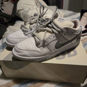 supreme x nike dunk sb low white metallic silver size 9