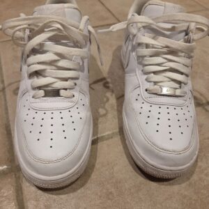 size 9 nike air force 1 '07 low triple white