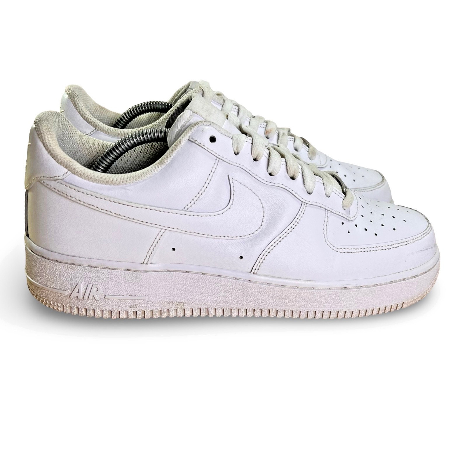 size 9.5 nike air force 1 '07 low triple white mens basketball tennis comfort size 9.5 nike air force 1 '07 low triple white mens basketball tennis comfort