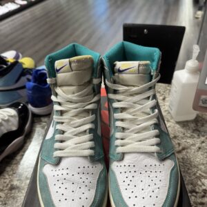 size 10m/11.5w jordan 1 retro high turbo green (damaged box) 555088 311 pre ow