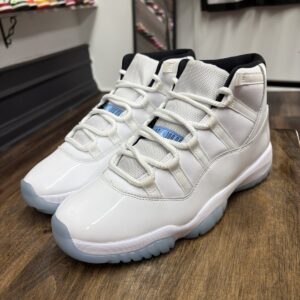 size 9 nike air jordan 11 retro legend blue 2024 (ct8012 104) pre owned clean