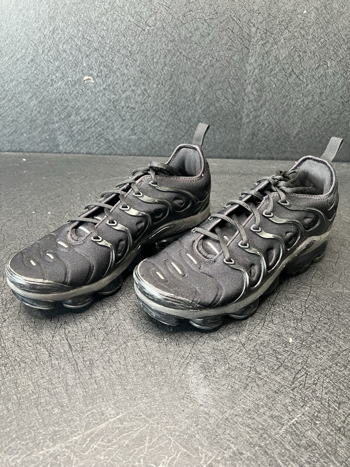 nike air vapormax plus size 8.5 casual running shoe triple black 924453 004 nike air vapormax plus size 8.5 casual running shoe triple black 924453 004