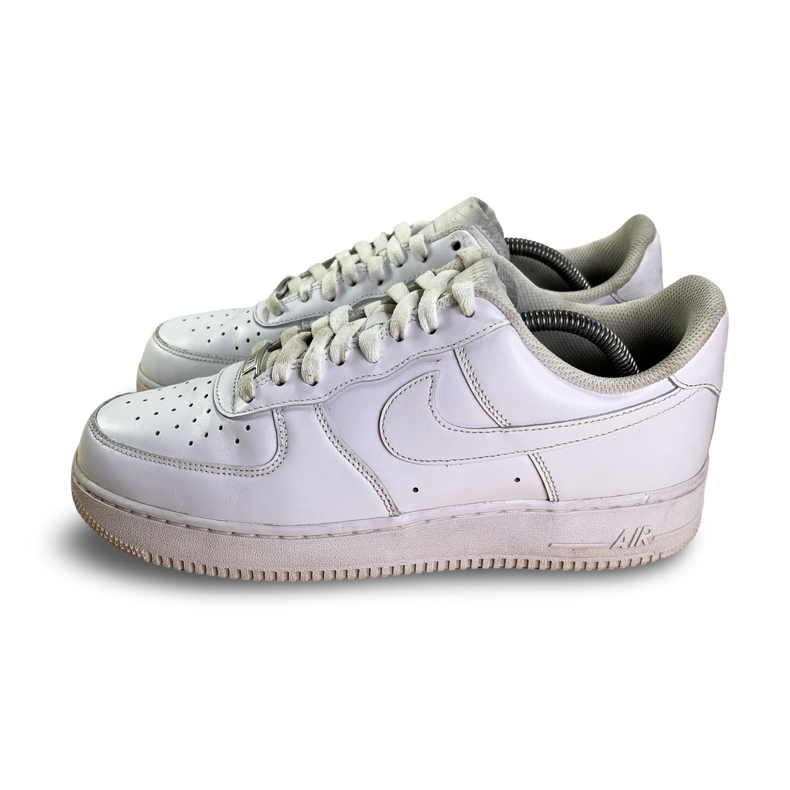 size 9.5 nike air force 1 '07 low triple white mens basketball tennis comfort size 9.5 nike air force 1 '07 low triple white mens basketball tennis comfort